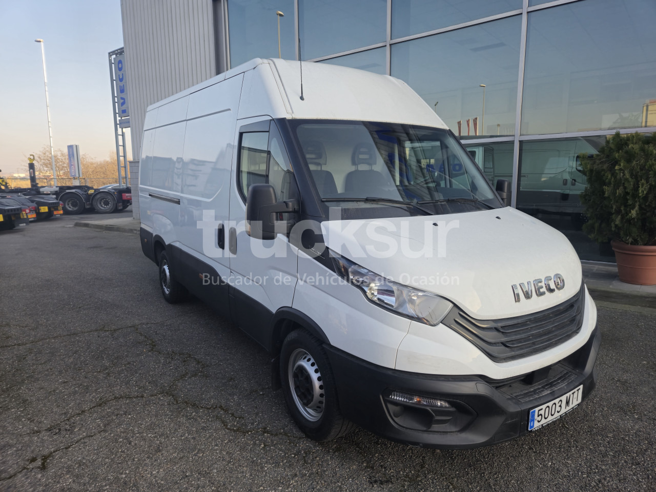 IVECO DAILY 35S16V 12M3 - Dodávka skriňová nadstavba: obrázok 3 IVECO DAILY 35S16V 12M3 - Dodávka skriňová nadstavba: obrázok 3