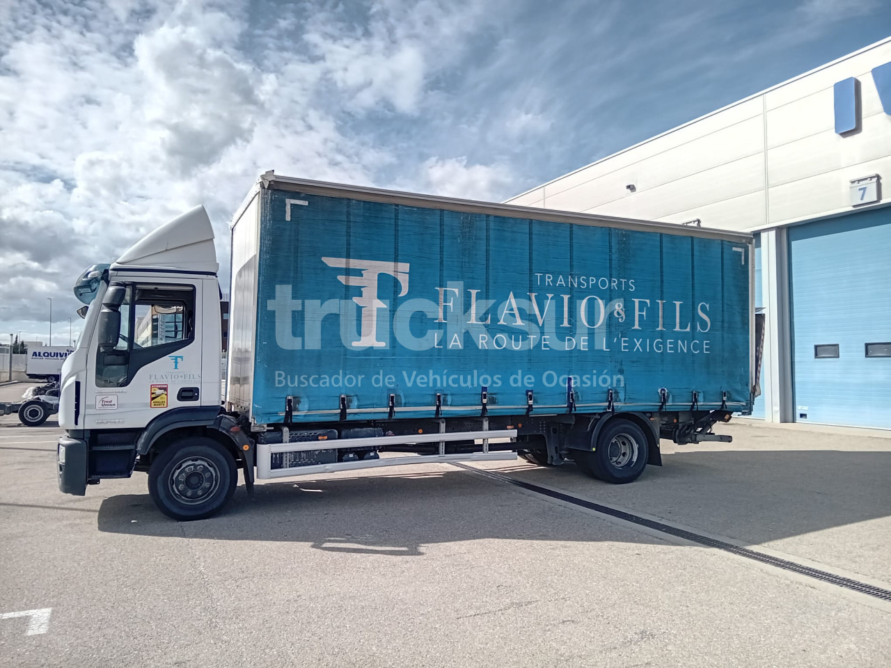IVECO EUROCARGO ML160-250 - Plachtové nákladné vozidlo: obrázok 3 IVECO EUROCARGO ML160-250 - Plachtové nákladné vozidlo: obrázok 3