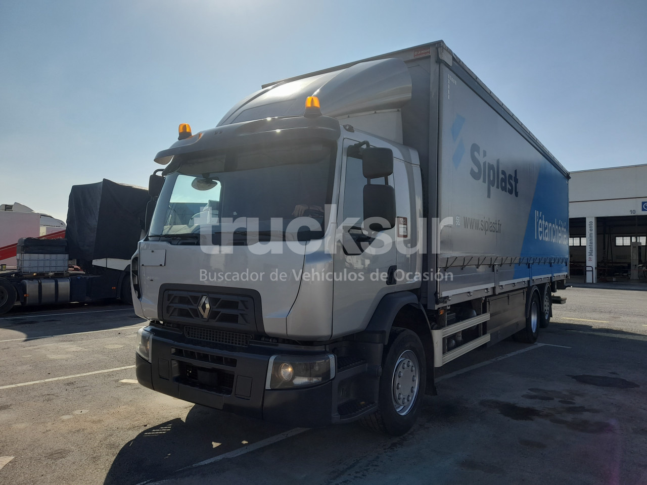RENAULT D320.26 ejes 6x2*4 - Plachtové nákladné vozidlo: obrázok 2 RENAULT D320.26 ejes 6x2*4 - Plachtové nákladné vozidlo: obrázok 2