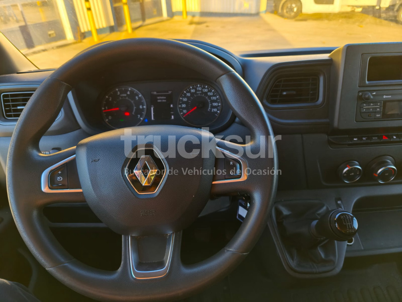 Dodávka skriňová nadstavba RENAULT MASTER 165.35 GV: obrázok 9