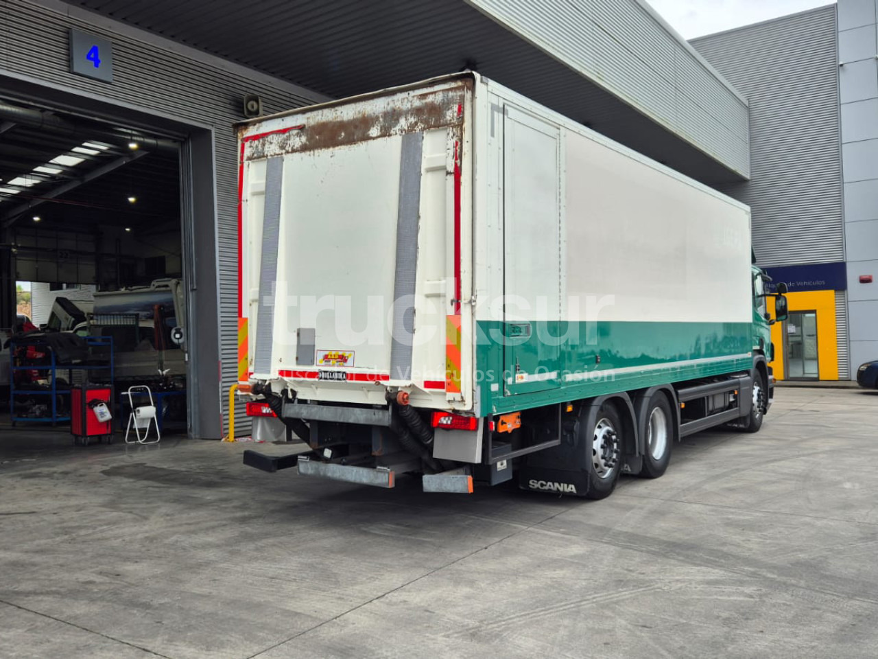 SCANIA P320.26 ejes 6x2*4 - Plachtové nákladné vozidlo: obrázok 4 SCANIA P320.26 ejes 6x2*4 - Plachtové nákladné vozidlo: obrázok 4