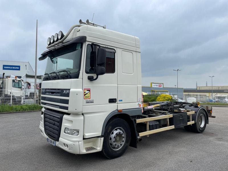 DAF XF105 460 - Hákový nosič kontajnerov: obrázok 1 DAF XF105 460 - Hákový nosič kontajnerov: obrázok 1