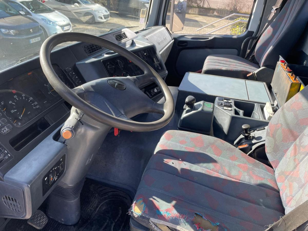 Interior photo 3: Hákový nosič kontajnerov Mercedes Actros 2631