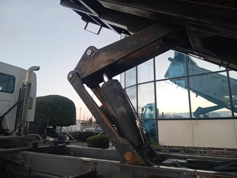 Renault Kerax 410 DXI - Sklápač: obrázok 4 Renault Kerax 410 DXI - Sklápač: obrázok 4