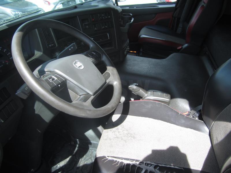 Interior photo 1: Ťahač Volvo FMX 460