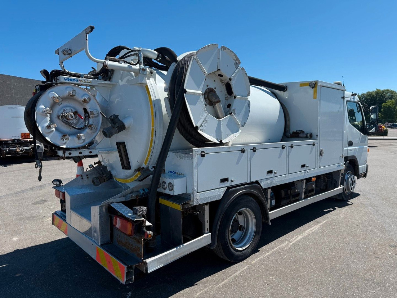 FUSO Canter 9C18 Duonic Rioned 3500 l. Kombi Euro 6 - Fekálne vozidlo: obrázok 3 FUSO Canter 9C18 Duonic Rioned 3500 l. Kombi Euro 6 - Fekálne vozidlo: obrázok 3