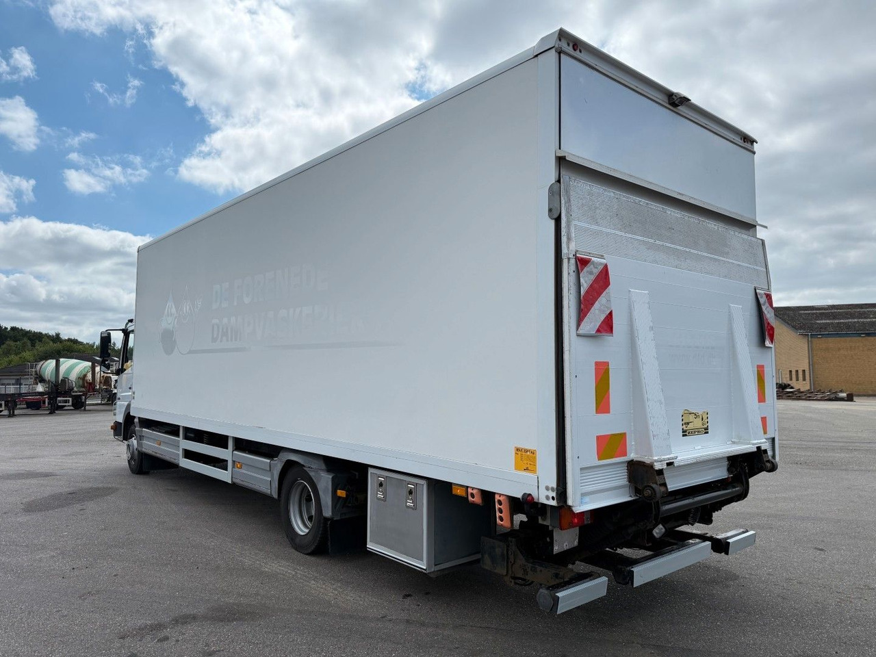 Mercedes-Benz Atego 1218 4x2 Euro 5 8,0 m. koffer - Skříňový nákladní auto: obrázok 4 Mercedes-Benz Atego 1218 4x2 Euro 5 8,0 m. koffer - Skříňový nákladní auto: obrázok 4