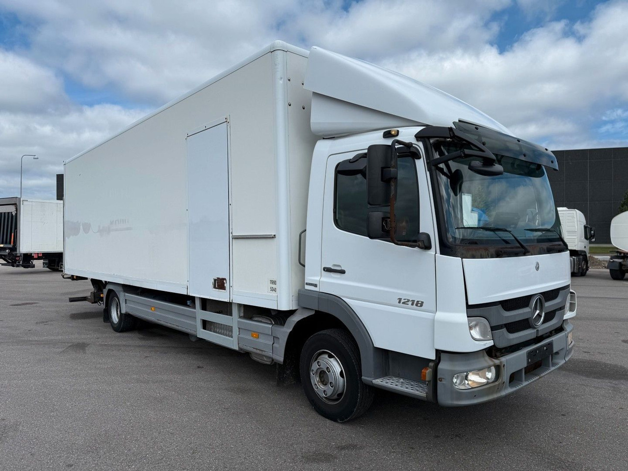 Mercedes-Benz Atego 1218 4x2 Euro 5 8,0 m. koffer - Skříňový nákladní auto: obrázok 2 Mercedes-Benz Atego 1218 4x2 Euro 5 8,0 m. koffer - Skříňový nákladní auto: obrázok 2
