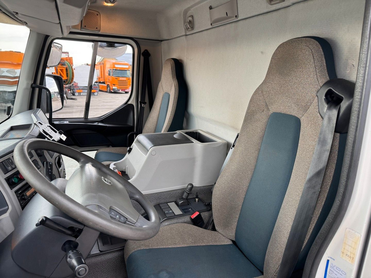 Volvo FE320 6x2*4 Frigoblock FK25SL 9.9 m Frigobox - Chladirenské nákladné vozidlo: obrázok 5 Volvo FE320 6x2*4 Frigoblock FK25SL 9.9 m Frigobox - Chladirenské nákladné vozidlo: obrázok 5