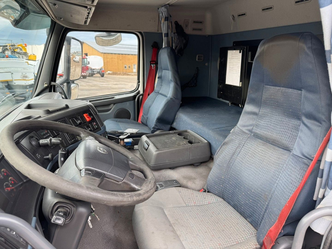 Volvo FM 440 8x2*6 24.000 l. ADR Tanktruck - Cisternové vozidlo: obrázok 5 Volvo FM 440 8x2*6 24.000 l. ADR Tanktruck - Cisternové vozidlo: obrázok 5