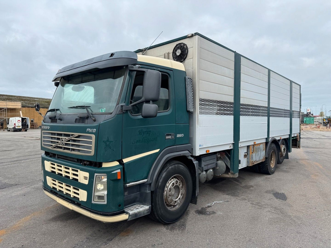 Volvo FM9 380 6x2*4 Tiertransporter / Livestock - Nákladné auto na prepravu koní: obrázok 1 Volvo FM9 380 6x2*4 Tiertransporter / Livestock - Nákladné auto na prepravu koní: obrázok 1