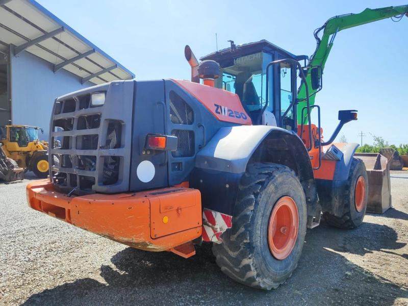 Hitachi ZW250-5B - Kolesový nakladač: obrázok 4 Hitachi ZW250-5B - Kolesový nakladač: obrázok 4