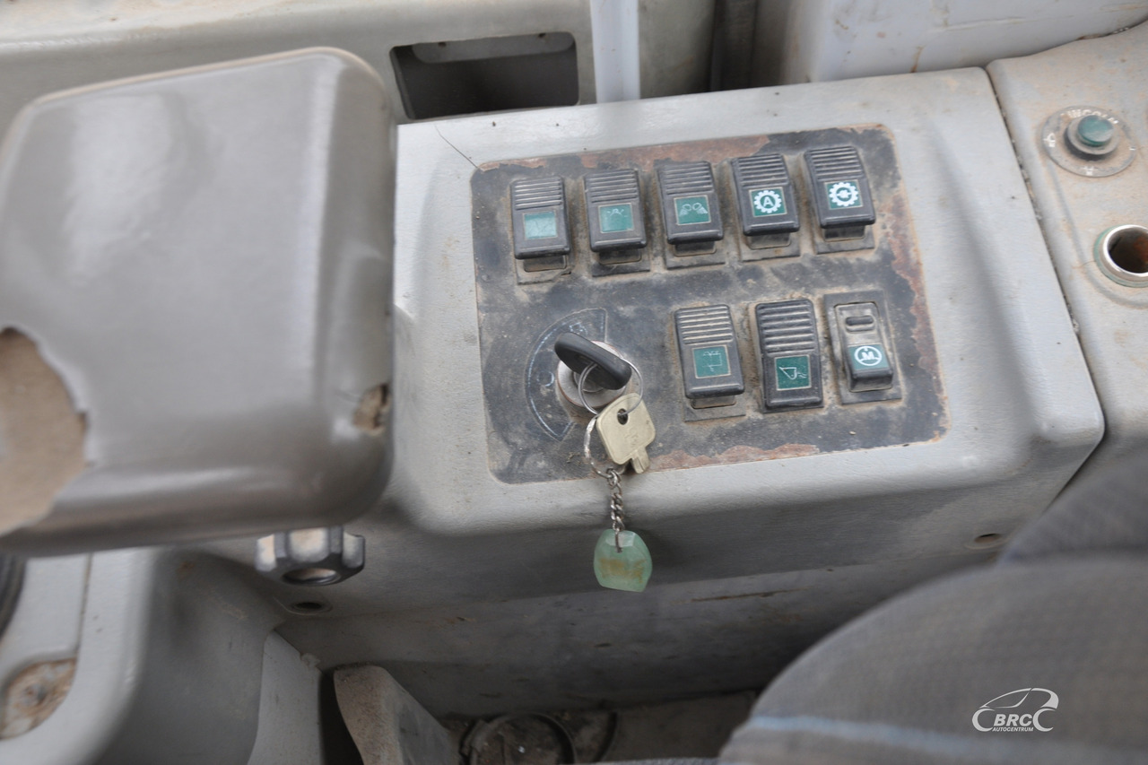 Kolesový nakladač Hyundai HL770-7: obrázok 13