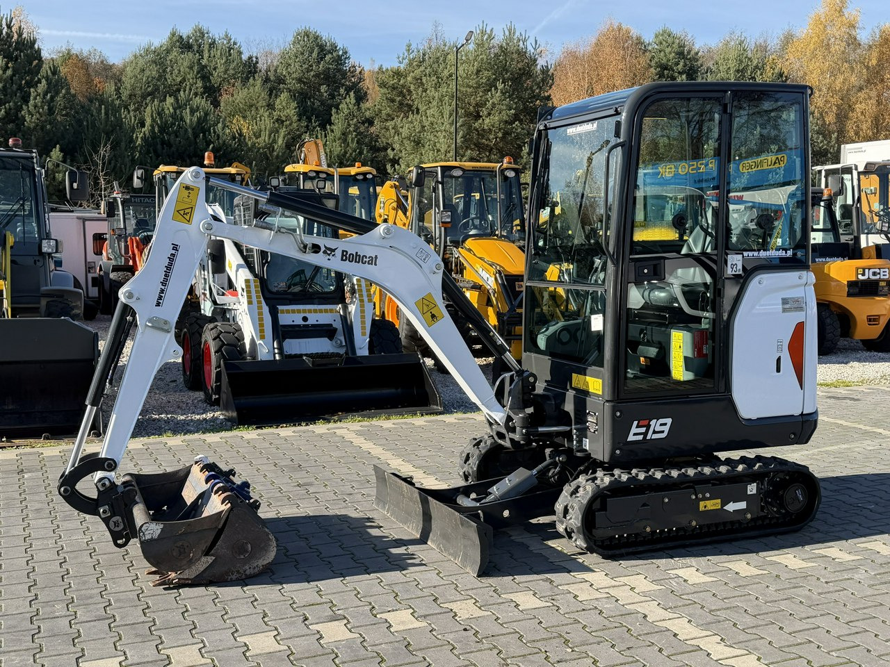 Bobcat E19 Komplet Łyżek Mało Używana Przepracowane tylko 90mth - Mini rýpadlo: obrázok 3 Bobcat E19 Komplet Łyżek Mało Używana Przepracowane tylko 90mth - Mini rýpadlo: obrázok 3