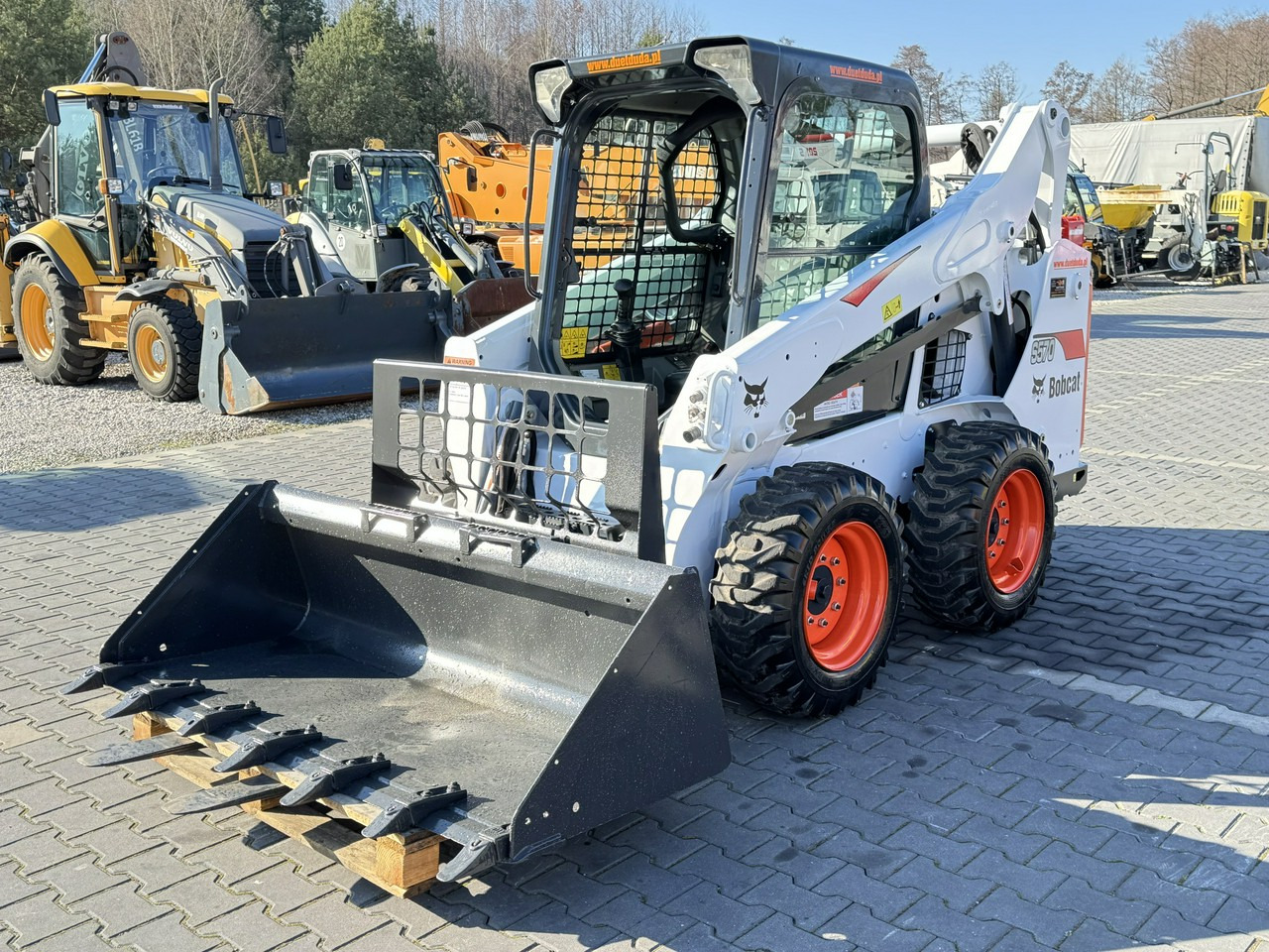 Bobcat S570 Sterowanie Burtowe Joystick Mini ładowarka Ładowarka - Šmykom riadený nakladač: obrázok 2 Bobcat S570 Sterowanie Burtowe Joystick Mini ładowarka Ładowarka - Šmykom riadený nakladač: obrázok 2