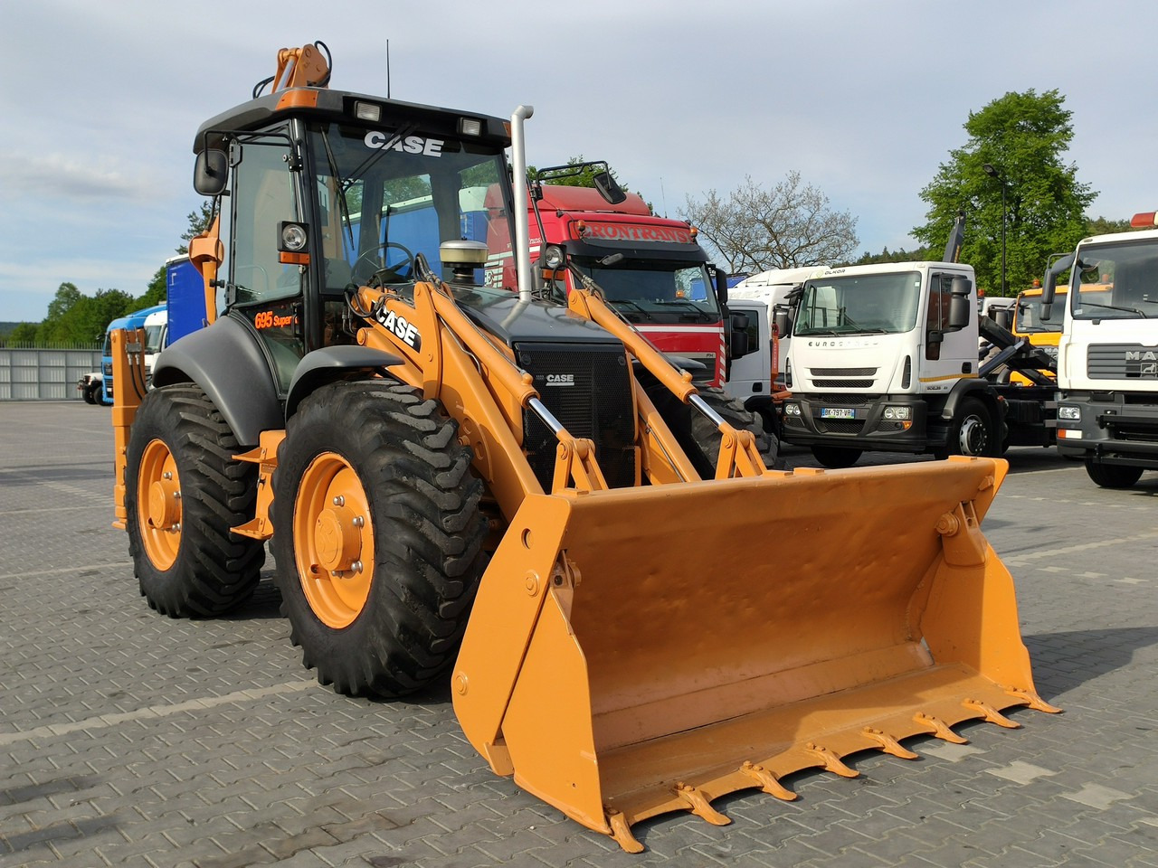 Case 695SR2-4PS - Rýpadlo-nakladač: obrázok 5 Case 695SR2-4PS - Rýpadlo-nakladač: obrázok 5