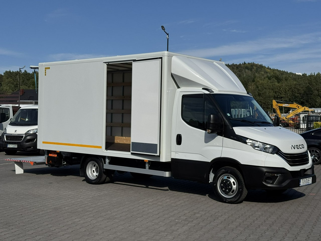 Iveco Daily 35C14 - Dodávka skriňová nadstavba: obrázok 2 Iveco Daily 35C14 - Dodávka skriňová nadstavba: obrázok 2