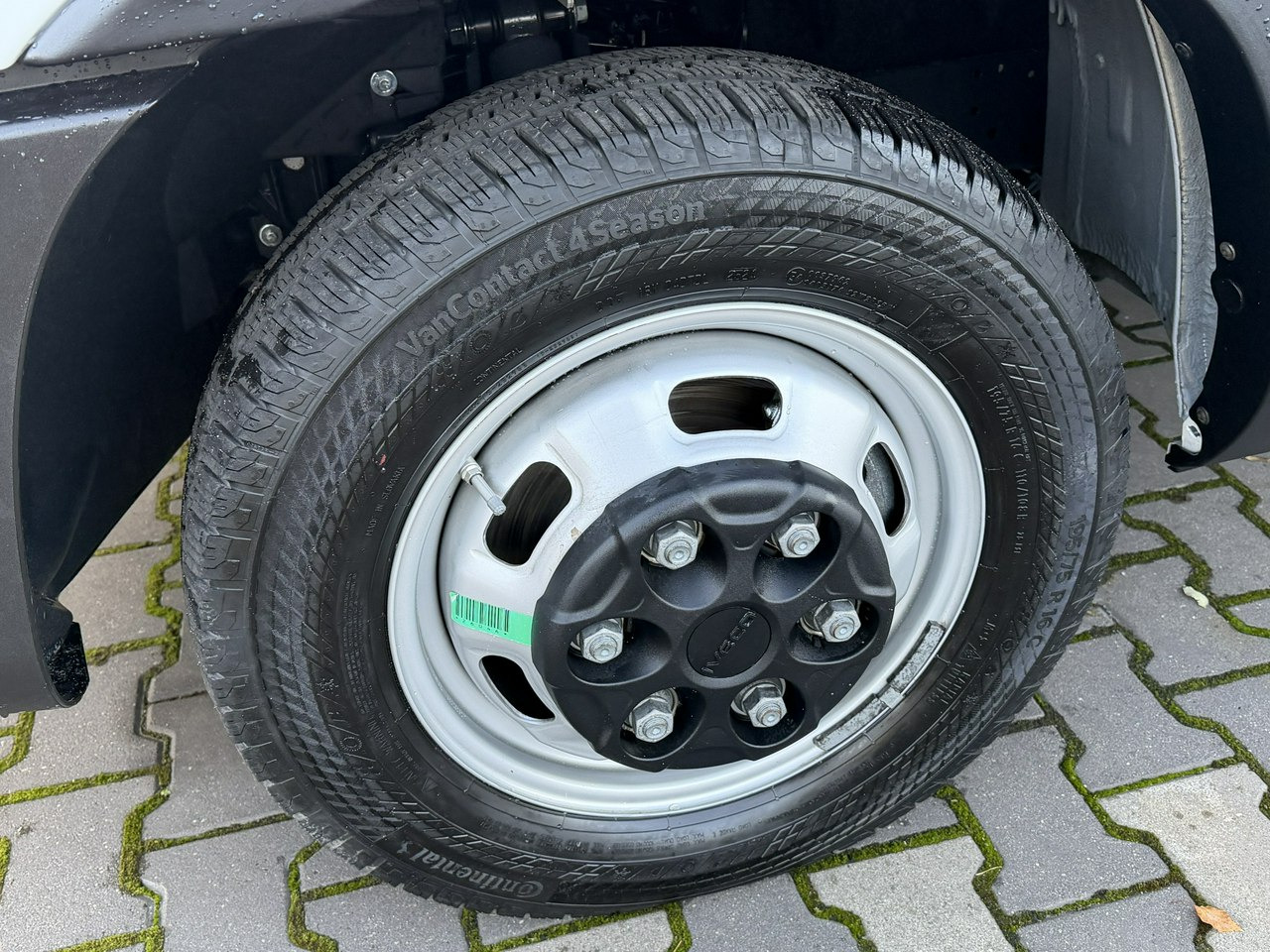 Iveco Daily 35C16 V - Dodávka skriňová nadstavba: obrázok 4 Iveco Daily 35C16 V - Dodávka skriňová nadstavba: obrázok 4