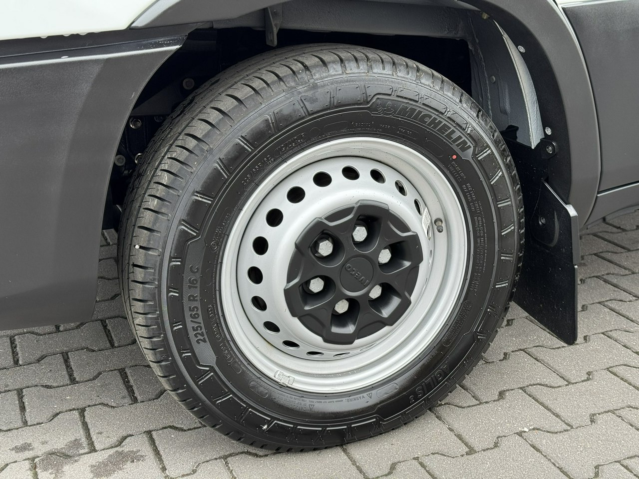 Iveco Daily 35S16 V - Chladiarenská dodávka: obrázok 4 Iveco Daily 35S16 V - Chladiarenská dodávka: obrázok 4