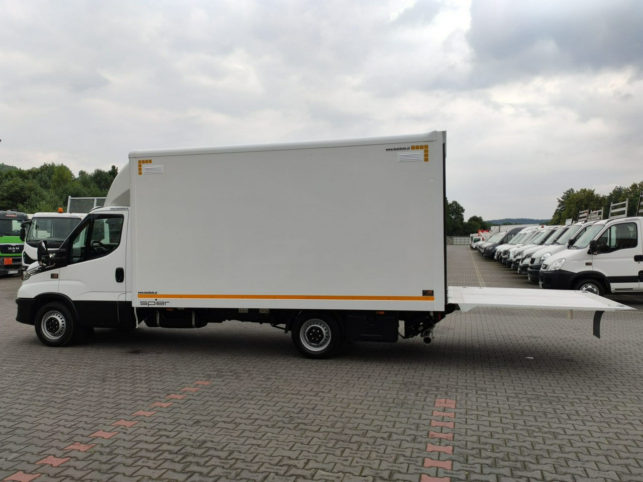 Iveco Daily 35S16S V - Dodávka skriňová nadstavba: obrázok 3 Iveco Daily 35S16S V - Dodávka skriňová nadstavba: obrázok 3