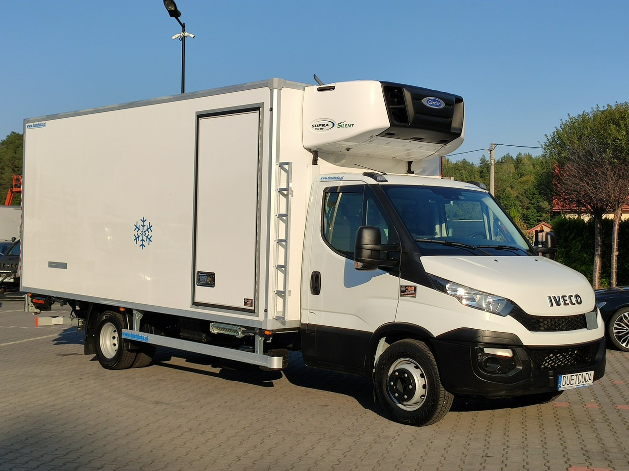 Iveco Daily 70C17 Mroźnia Ściana Grodziowa Multitemperatura - Chladiarenská dodávka: obrázok 3 Iveco Daily 70C17 Mroźnia Ściana Grodziowa Multitemperatura - Chladiarenská dodávka: obrázok 3