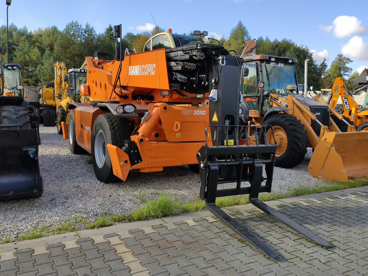 Manitou Wózek Jezdniowy Podnośnikowy Obrotowy - Teleskopický nakladač: obrázok 1 Manitou Wózek Jezdniowy Podnośnikowy Obrotowy - Teleskopický nakladač: obrázok 1