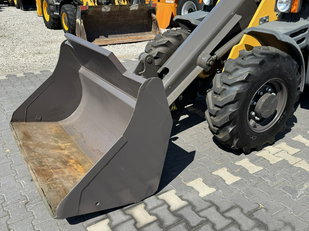Mecalac AX 700 Szybko-Złącze Łyżka Super Stan - Kolesový nakladač: obrázok 5 Mecalac AX 700 Szybko-Złącze Łyżka Super Stan - Kolesový nakladač: obrázok 5
