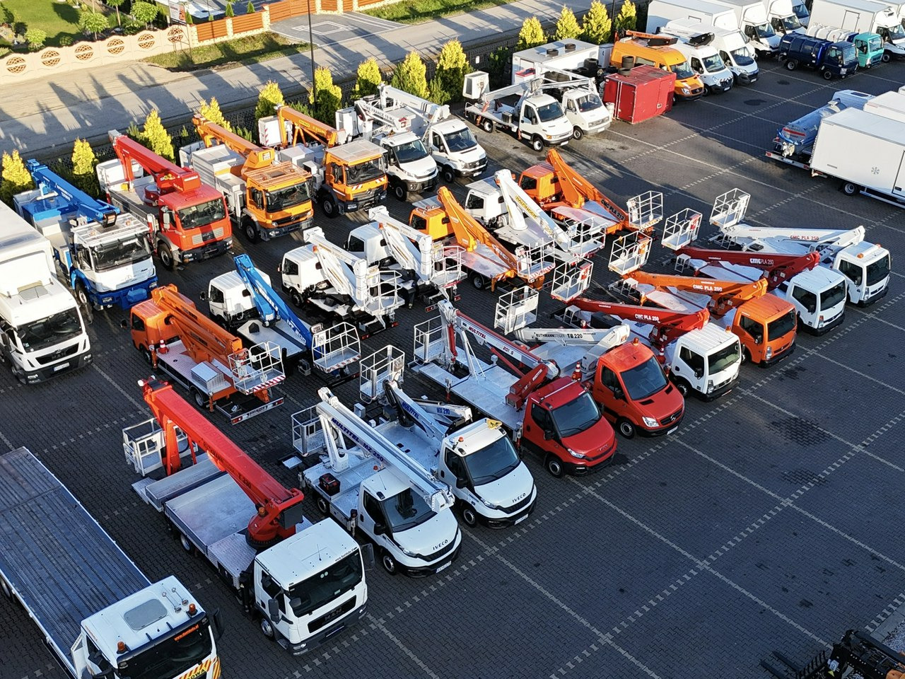 Mercedes Sprinter Zwyżka Podnośnik Koszowy VERSALIFT VTX-240 UDT - Automobilová plošina: obrázok 2 Mercedes Sprinter Zwyżka Podnośnik Koszowy VERSALIFT VTX-240 UDT - Automobilová plošina: obrázok 2