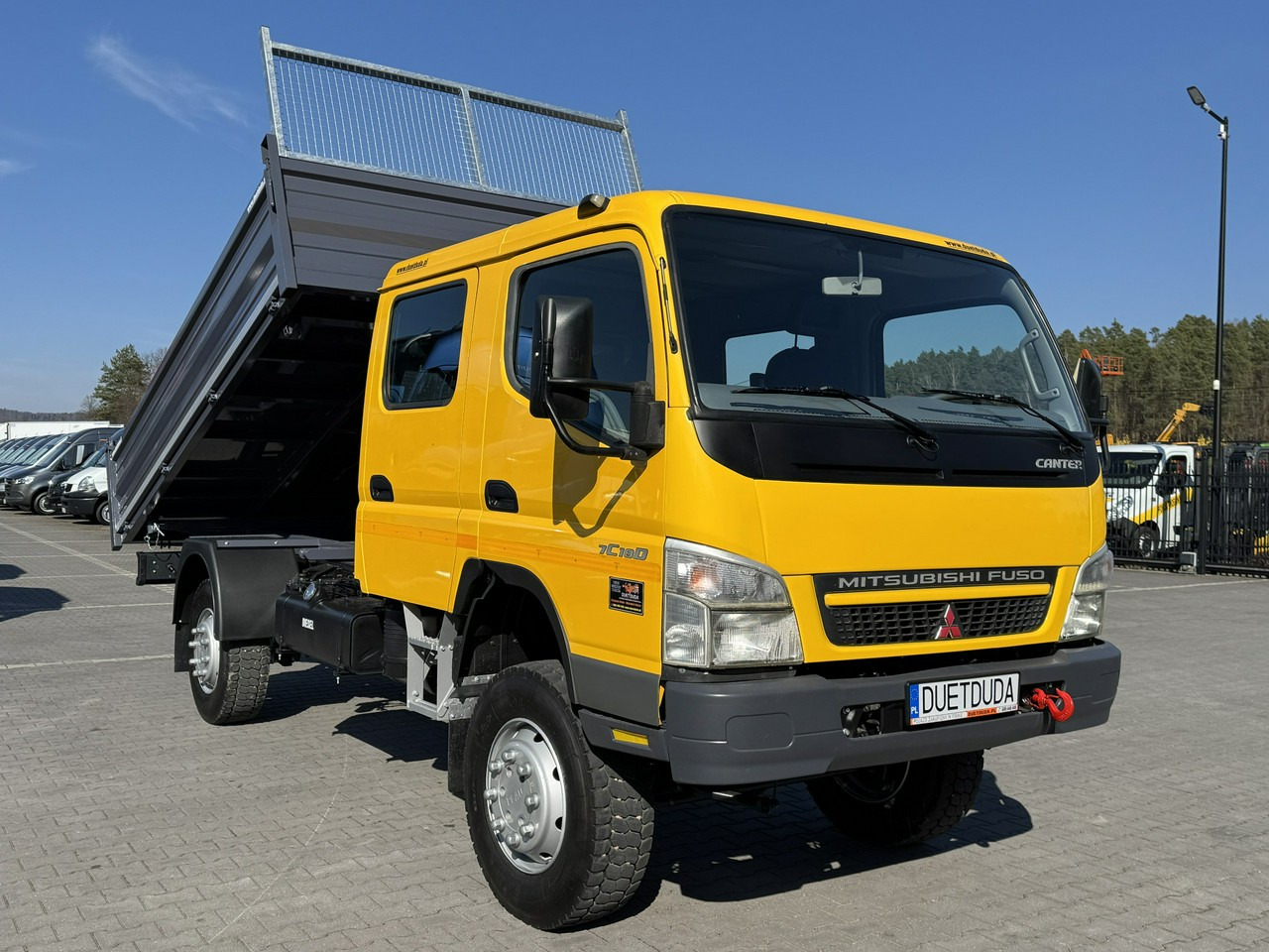 Mitsubishi Canter Fuso 4x4 17C18D 4.9/180KM Wywrotka 3-stronna - Sklápač: obrázok 4 Mitsubishi Canter Fuso 4x4 17C18D 4.9/180KM Wywrotka 3-stronna - Sklápač: obrázok 4