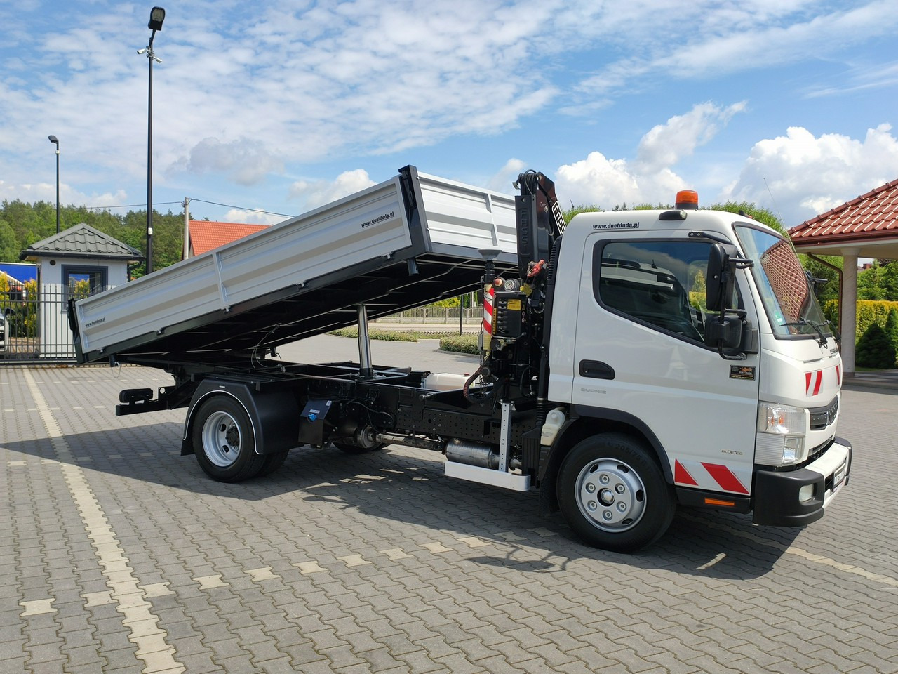 Mitsubishi Canter Fuso 9C18 3.0/180KM HDS FASSI F30 Wywrotka 3-stronna - Sklápač: obrázok 5 Mitsubishi Canter Fuso 9C18 3.0/180KM HDS FASSI F30 Wywrotka 3-stronna - Sklápač: obrázok 5