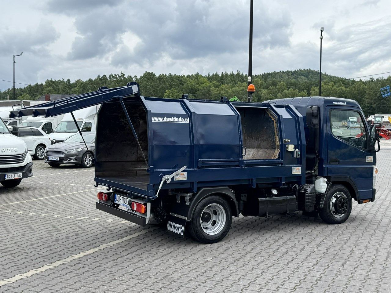 Mitsubishi Canter - Auto na odvoz odpadu: obrázok 3 Mitsubishi Canter - Auto na odvoz odpadu: obrázok 3