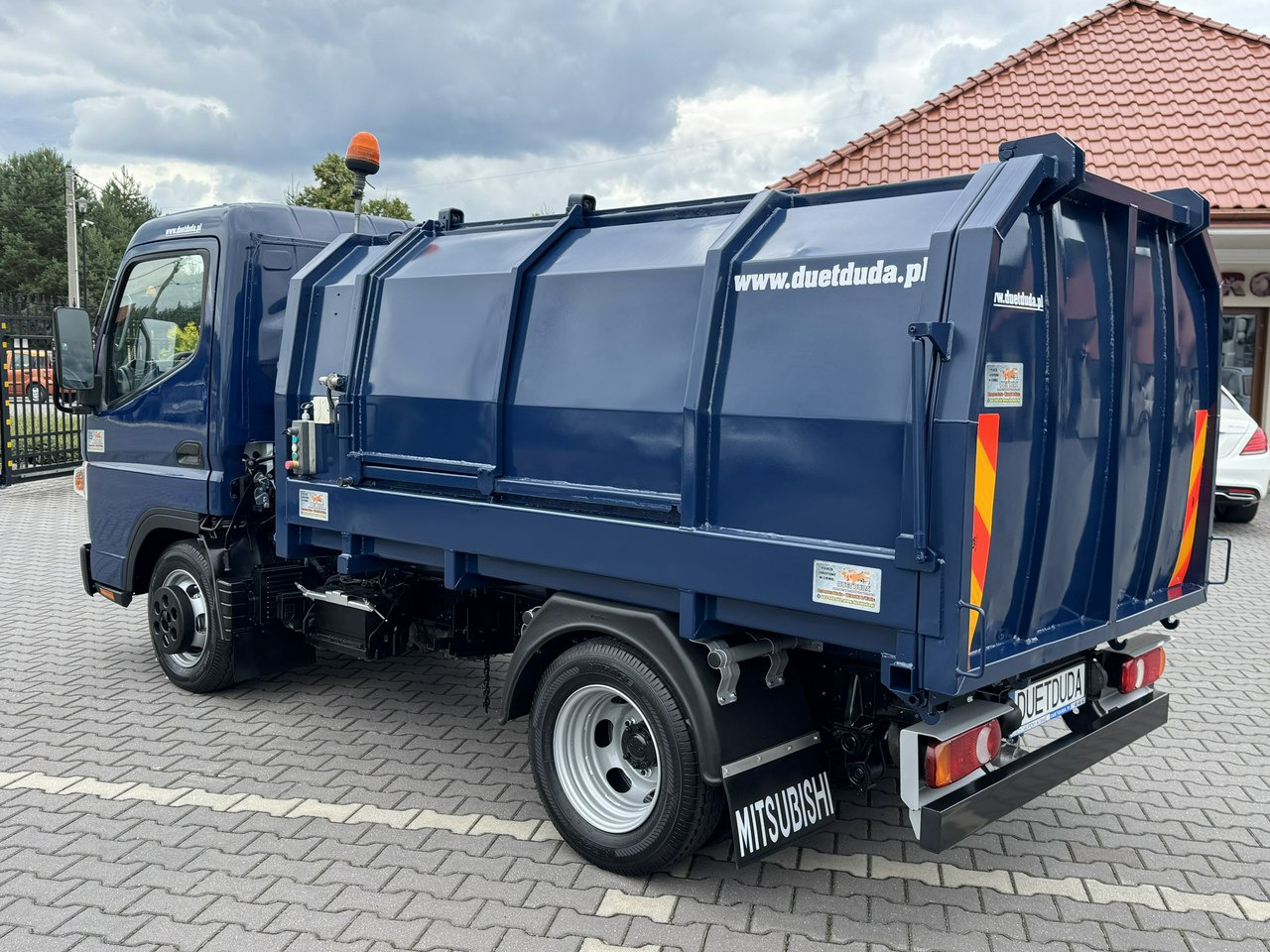 Mitsubishi Canter - Auto na odvoz odpadu: obrázok 5 Mitsubishi Canter - Auto na odvoz odpadu: obrázok 5