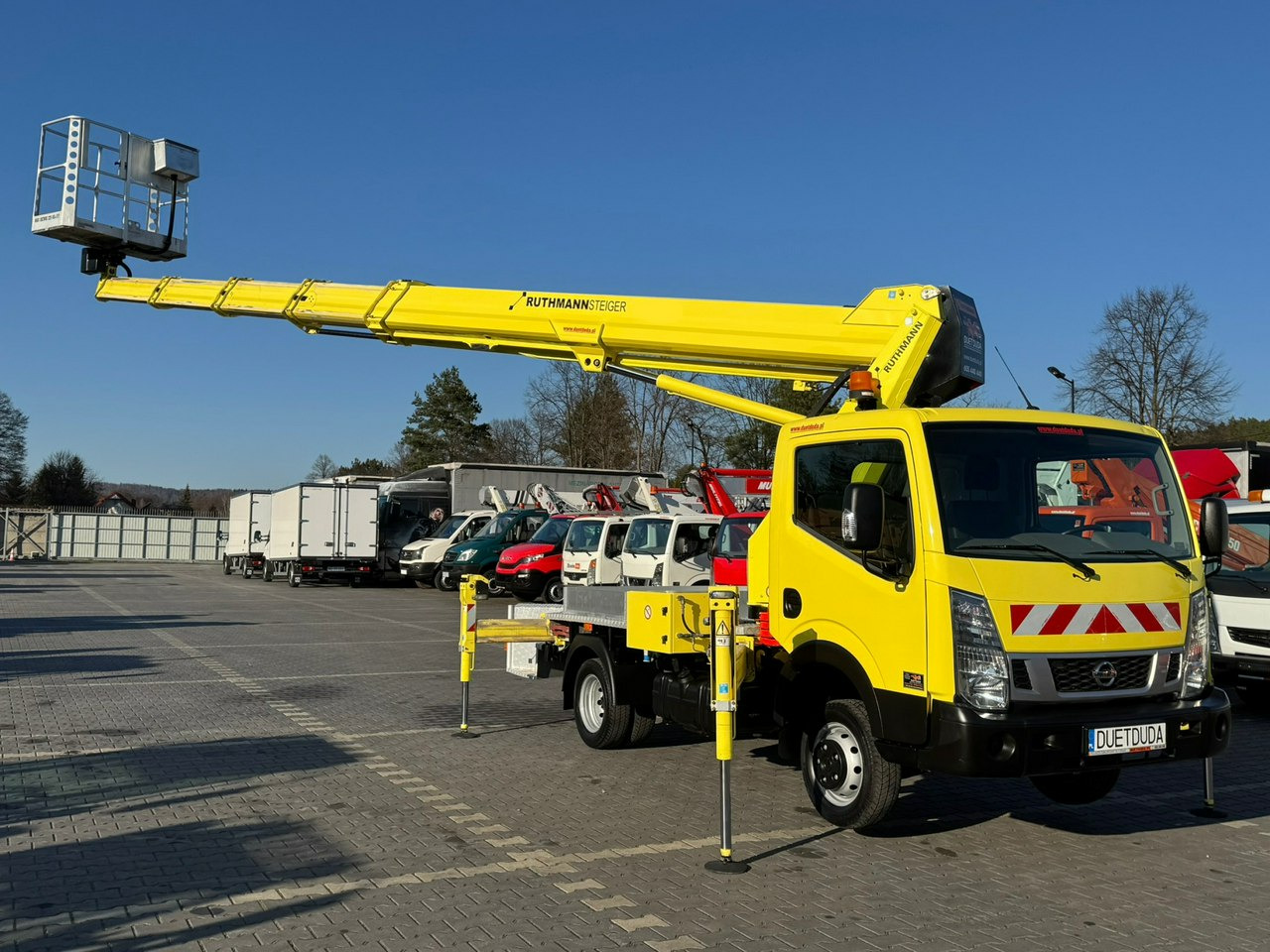 Nissan Cabstar - Automobilová plošina: obrázok 1 Nissan Cabstar - Automobilová plošina: obrázok 1