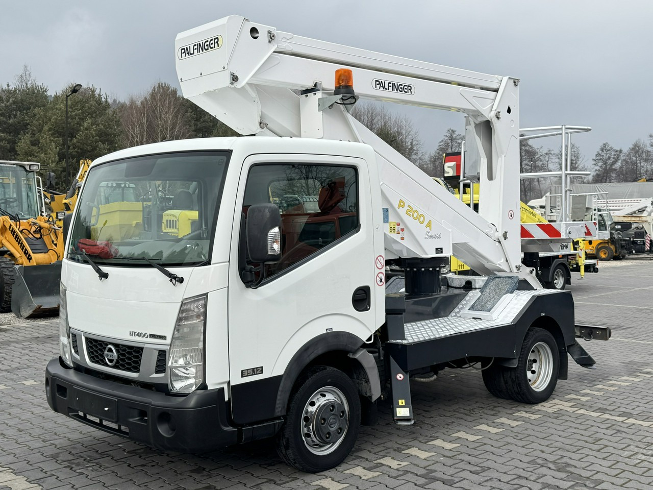 Nissan Cabstar - Automobilová plošina: obrázok 2 Nissan Cabstar - Automobilová plošina: obrázok 2