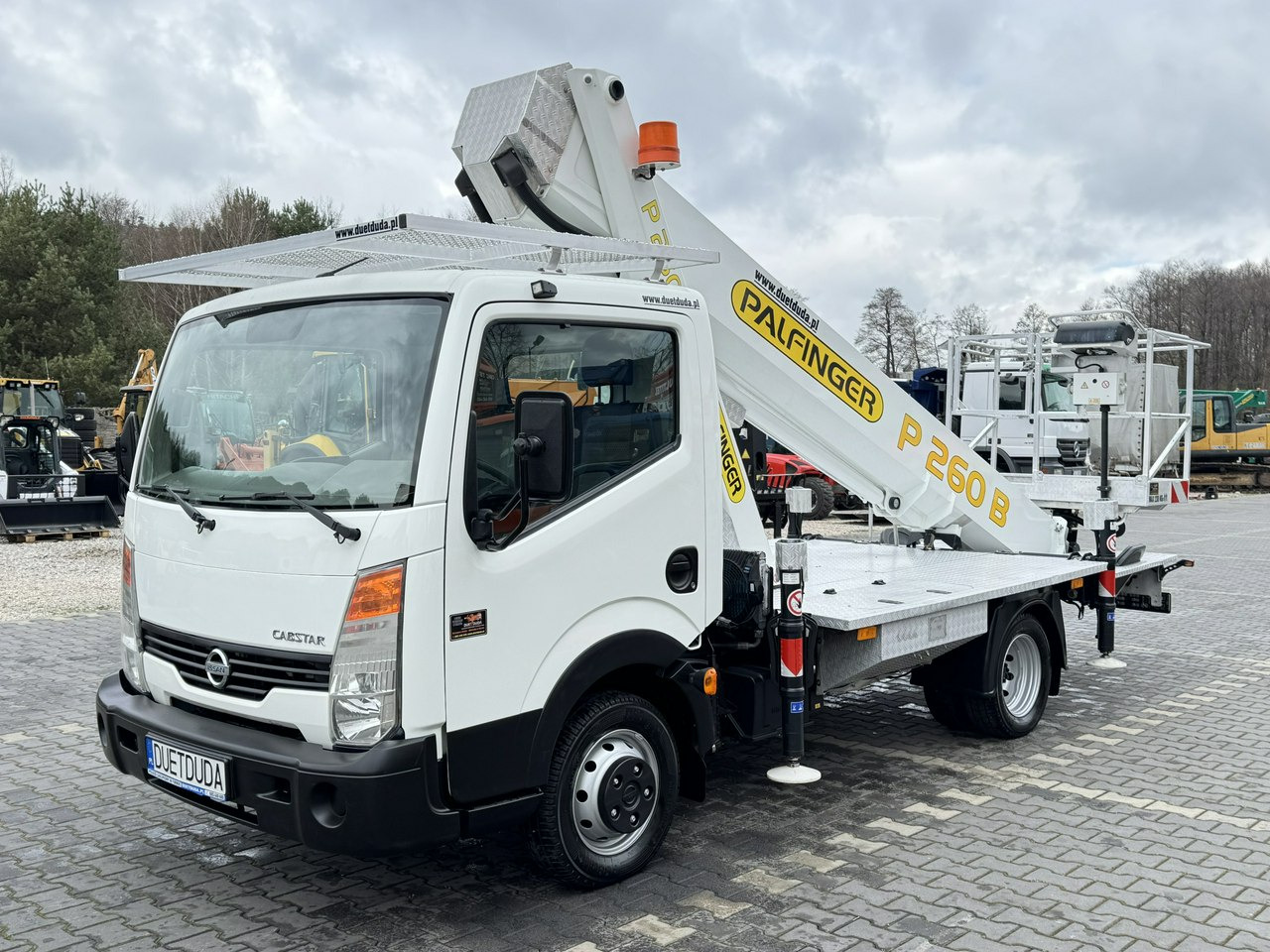 Nissan Cabstar - Automobilová plošina: obrázok 4 Nissan Cabstar - Automobilová plošina: obrázok 4