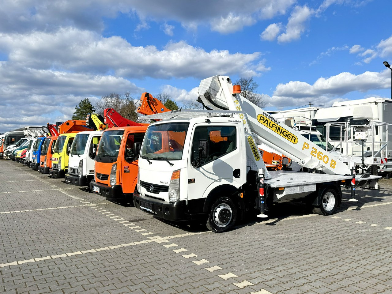 Nissan Cabstar - Automobilová plošina: obrázok 1 Nissan Cabstar - Automobilová plošina: obrázok 1
