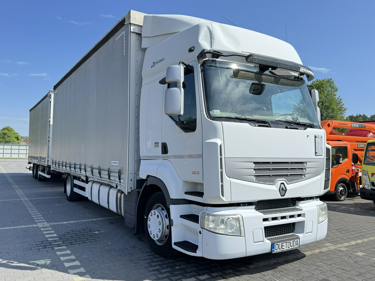 Renault Premium 380 DXi Euro 5 Firana 19 Palet Dach Zsuwany 18ton DMC - Plachtové nákladné vozidlo: obrázok 4 Renault Premium 380 DXi Euro 5 Firana 19 Palet Dach Zsuwany 18ton DMC - Plachtové nákladné vozidlo: obrázok 4