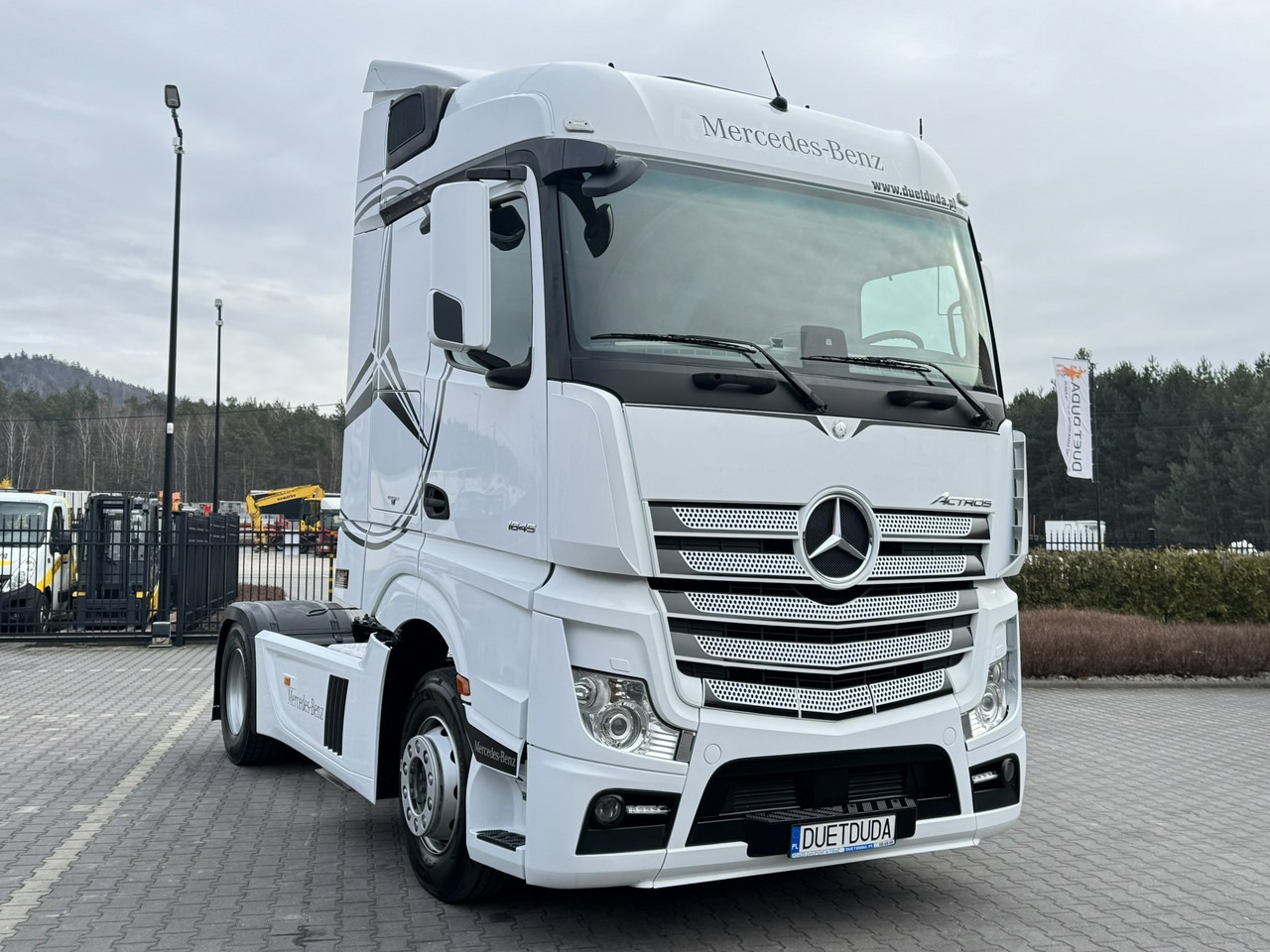 Mercedes ACTROS 1845 Euro 6 Stream Space Standard !!! - Ťahač: obrázok 4 Mercedes ACTROS 1845 Euro 6 Stream Space Standard !!! - Ťahač: obrázok 4