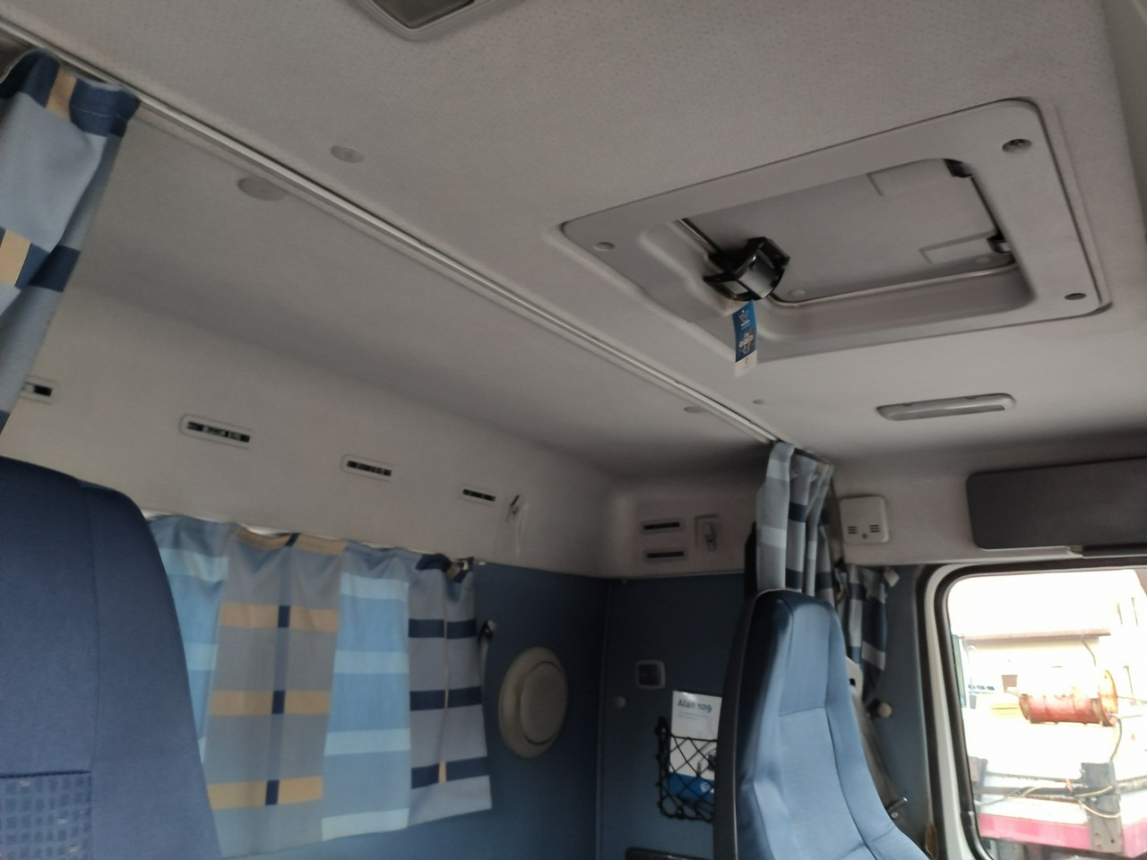 Valníkový/ Plošinový nákladný automobil, Auto s hydraulickou rukou Volvo FM 440 6x4 HDS FASSI F170 Składany w Literę Z: obrázok 43