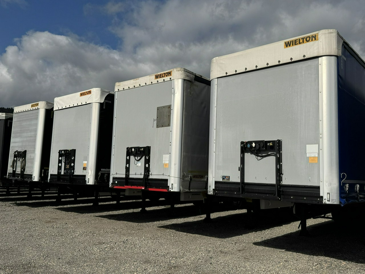 Wielton Standard Osie SAF - Plachtový náves: obrázok 1 Wielton Standard Osie SAF - Plachtový náves: obrázok 1