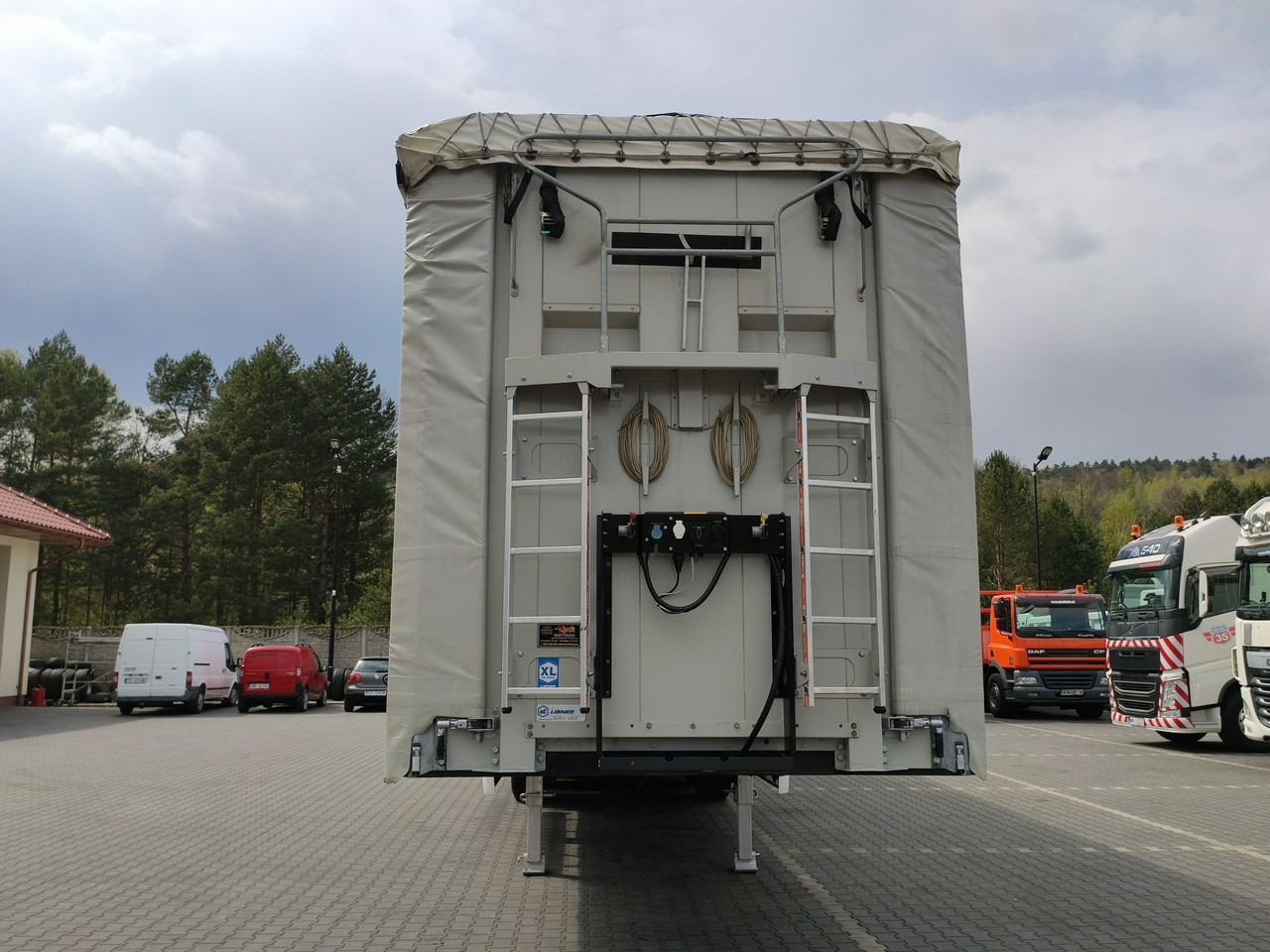 Wielton Standard na osiach SAF LIBNER DO PALET, ZRĄBKI, TROCIN - Plachtový náves: obrázok 5 Wielton Standard na osiach SAF LIBNER DO PALET, ZRĄBKI, TROCIN - Plachtový náves: obrázok 5