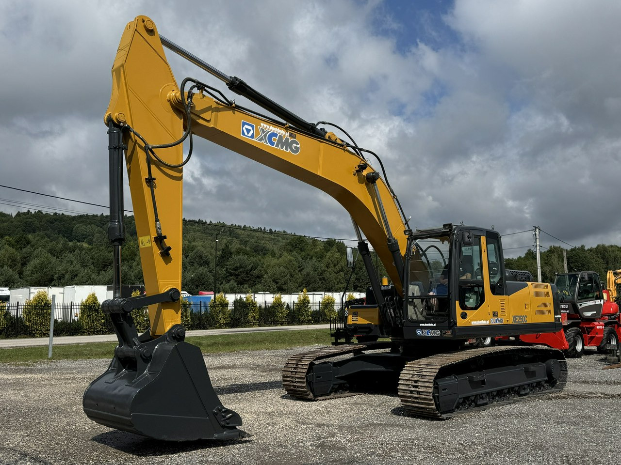 XCMG XE 250C 25ton Bez DPF i Adblue Stan Jak Nowy - Pásové rýpadlo: obrázok 3 XCMG XE 250C 25ton Bez DPF i Adblue Stan Jak Nowy - Pásové rýpadlo: obrázok 3