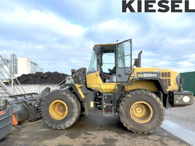 Komatsu WA 200 PT-5 - Kolesový nakladač: obrázok 1 Komatsu WA 200 PT-5 - Kolesový nakladač: obrázok 1