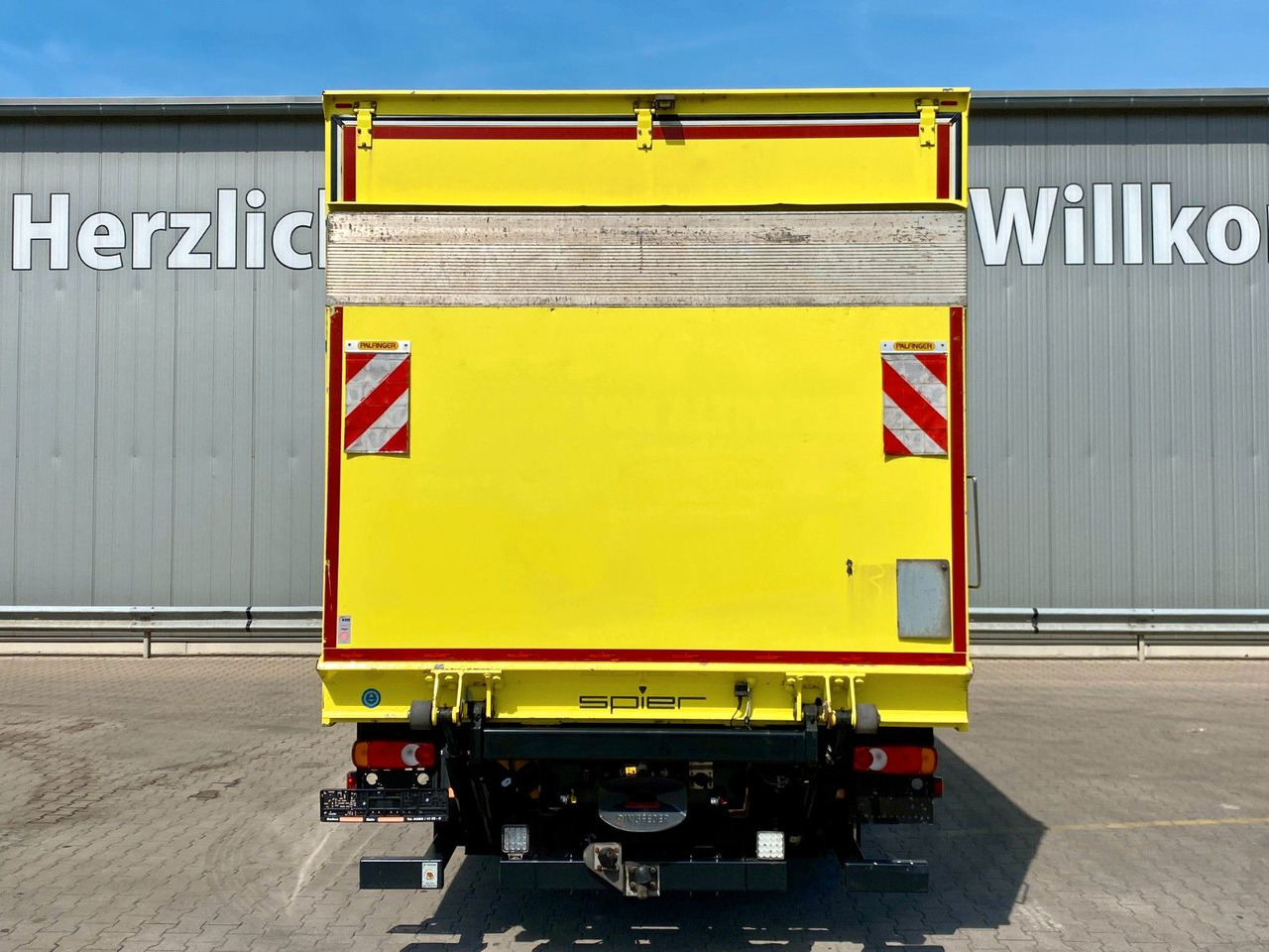 Iveco 160-250 Eurocargo | LBW 2,00to.*3x Sitze*Navi*AC - Skříňový nákladní auto: obrázok 4 Iveco 160-250 Eurocargo | LBW 2,00to.*3x Sitze*Navi*AC - Skříňový nákladní auto: obrázok 4