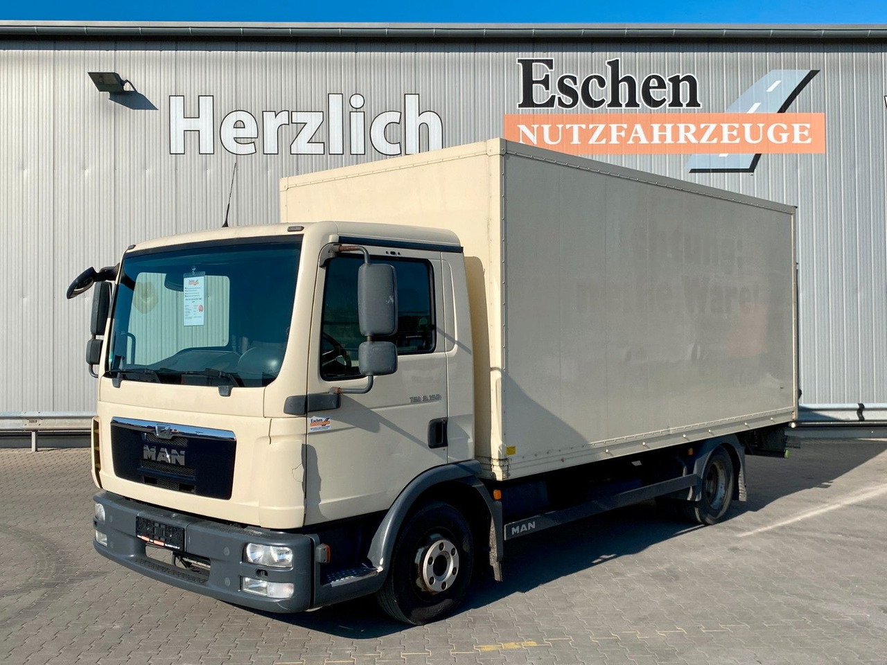 MAN TGL 8.150 Blatt/Blatt*5,5mKoffer*LBW*Seitentür MAN TGL 8.150 Blatt/Blatt*5,5mKoffer*LBW*Seitentür - Skříňový nákladní auto: obrázok 1 MAN TGL 8.150 Blatt/Blatt*5,5mKoffer*LBW*Seitentür MAN TGL 8.150 Blatt/Blatt*5,5mKoffer*LBW*Seitentür - Skříňový nákladní auto: obrázok 1