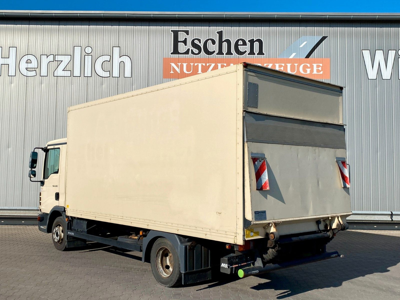 MAN TGL 8.150 Blatt/Blatt*5,5mKoffer*LBW*Seitentür MAN TGL 8.150 Blatt/Blatt*5,5mKoffer*LBW*Seitentür - Skříňový nákladní auto: obrázok 3 MAN TGL 8.150 Blatt/Blatt*5,5mKoffer*LBW*Seitentür MAN TGL 8.150 Blatt/Blatt*5,5mKoffer*LBW*Seitentür - Skříňový nákladní auto: obrázok 3