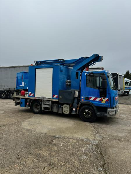 Iveco Eurocargo 100E19 - Automobilová plošina: obrázok 4 Iveco Eurocargo 100E19 - Automobilová plošina: obrázok 4