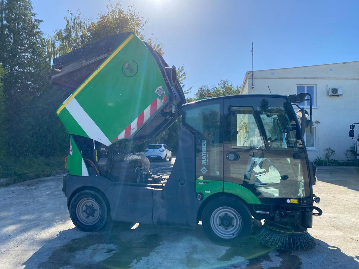 Mathieu Azura MC210 - Zametacie vozidlo: obrázok 3 Mathieu Azura MC210 - Zametacie vozidlo: obrázok 3