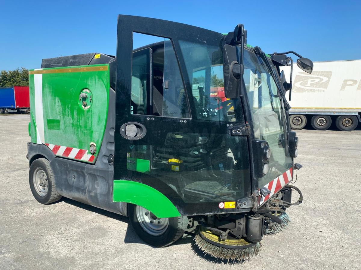 Mathieu Azura MC210 - Zametacie vozidlo: obrázok 5 Mathieu Azura MC210 - Zametacie vozidlo: obrázok 5