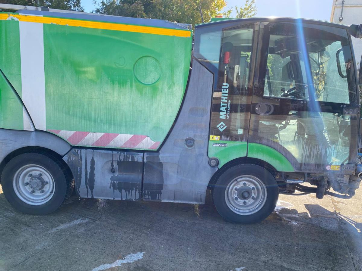 Mathieu Azura MC210 - Zametacie vozidlo: obrázok 2 Mathieu Azura MC210 - Zametacie vozidlo: obrázok 2